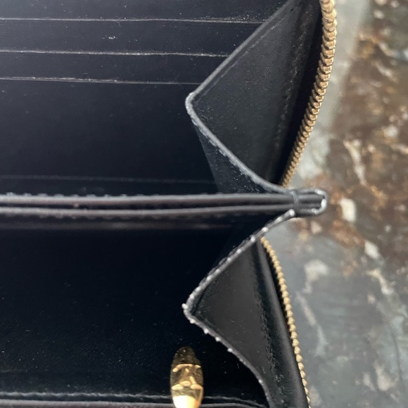 Louis Vuitton - Picture 11 of 12